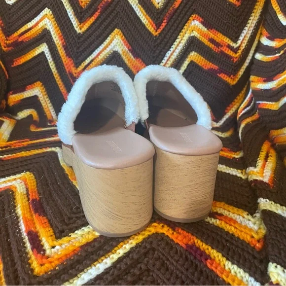 NWOT Shearling Clogs - Picture 3 of 4